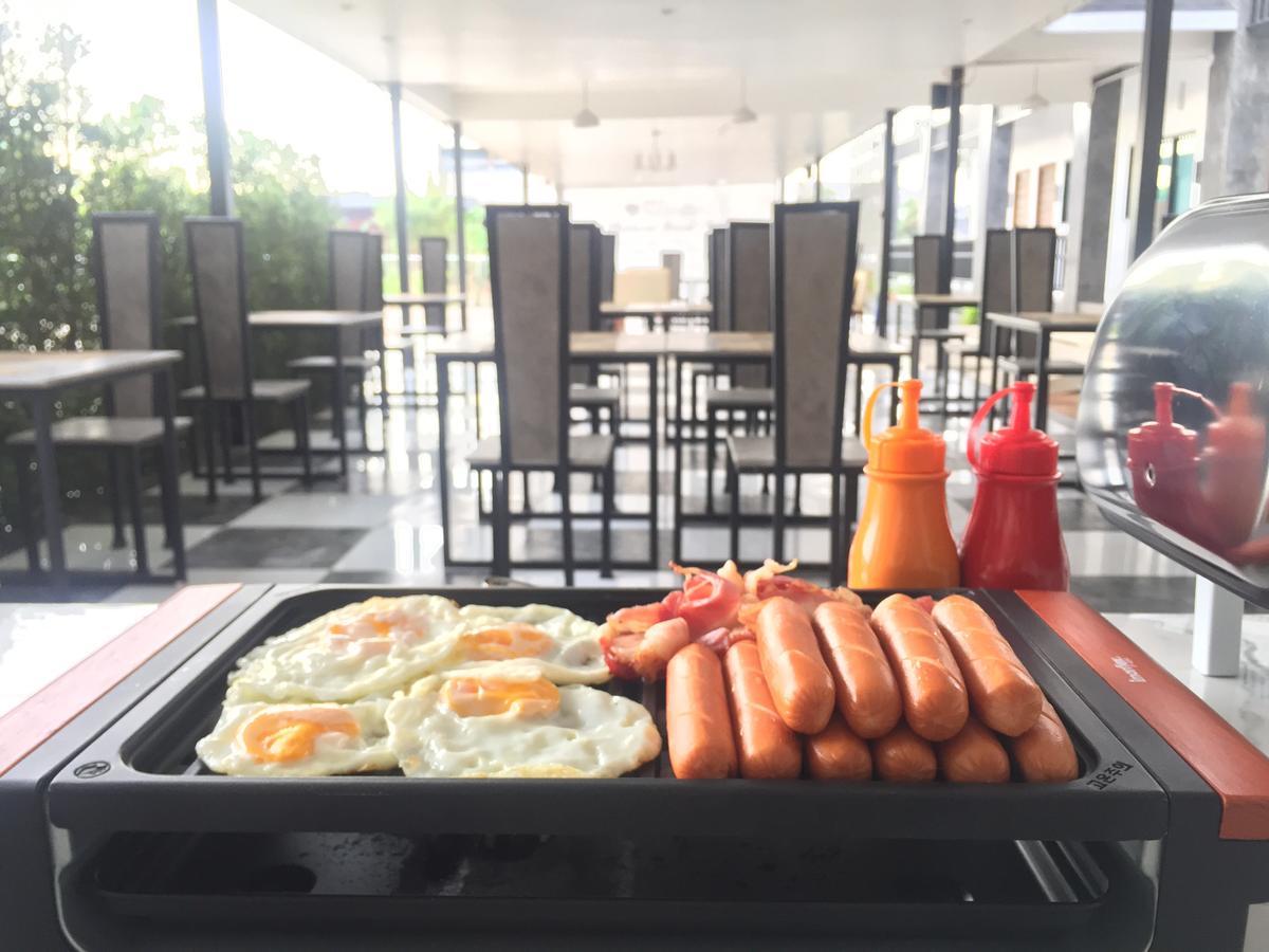 Phetcharat Grand Hotel Maesot Mae Sot Exterior foto