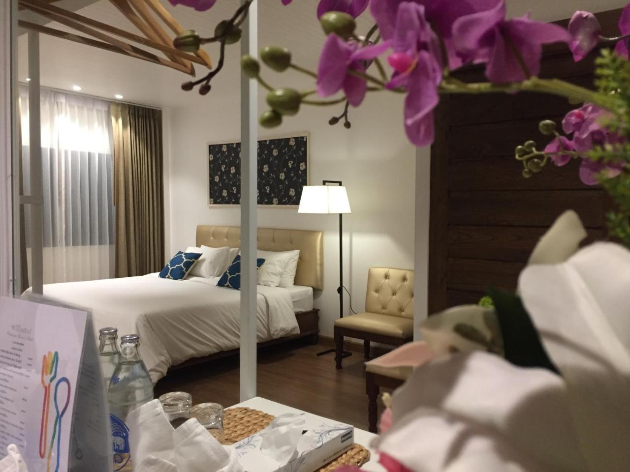 Phetcharat Grand Hotel Maesot Mae Sot Exterior foto